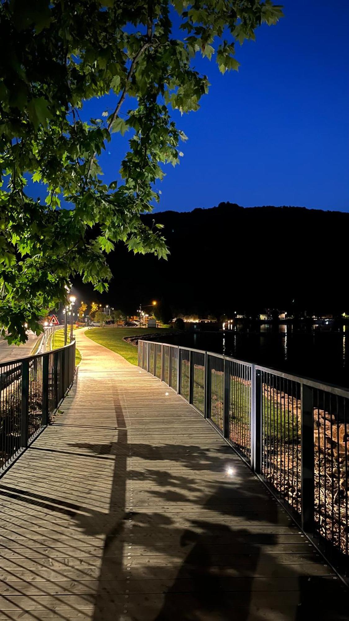 Ceresio - Lake & Mountain Apartment Porto Ceresio Bagian luar foto