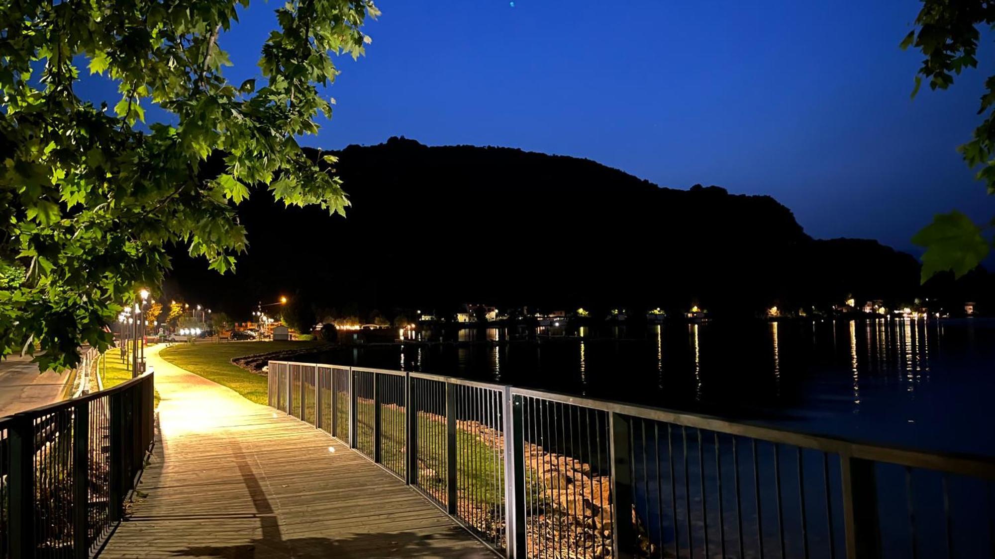 Ceresio - Lake & Mountain Apartment Porto Ceresio Bagian luar foto